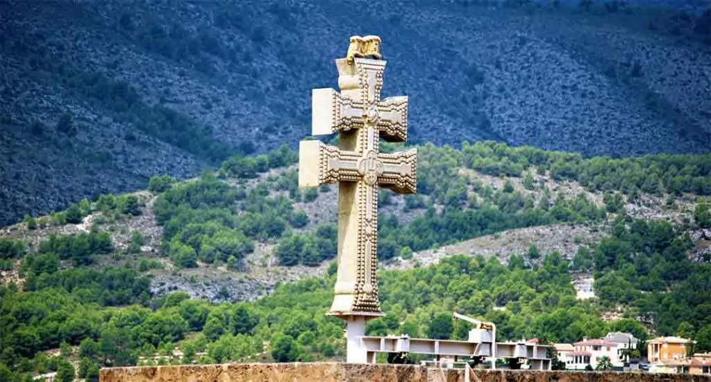 cruz de caravaca suerte y protección